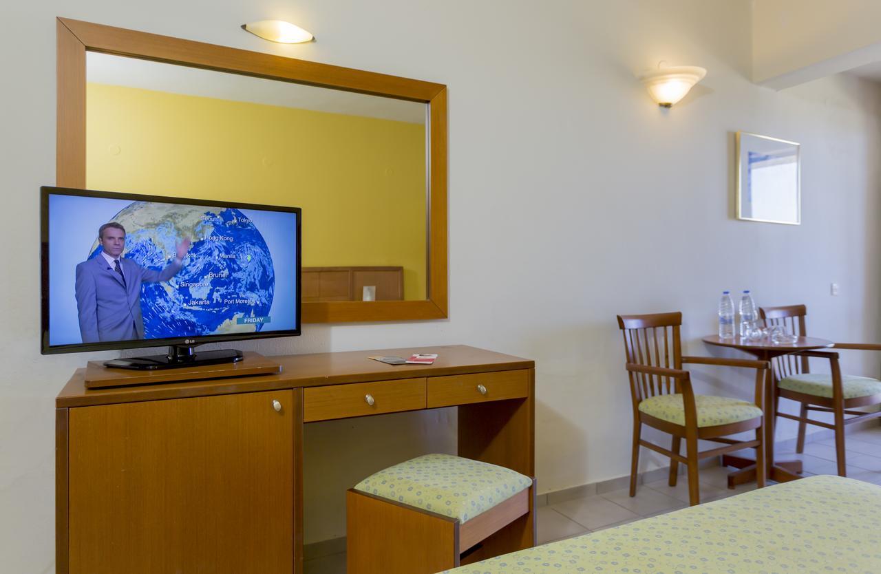 Tweepersoonskamer met 1 of 2 Bedden en Gedeeltelijk Uitzicht op Zee