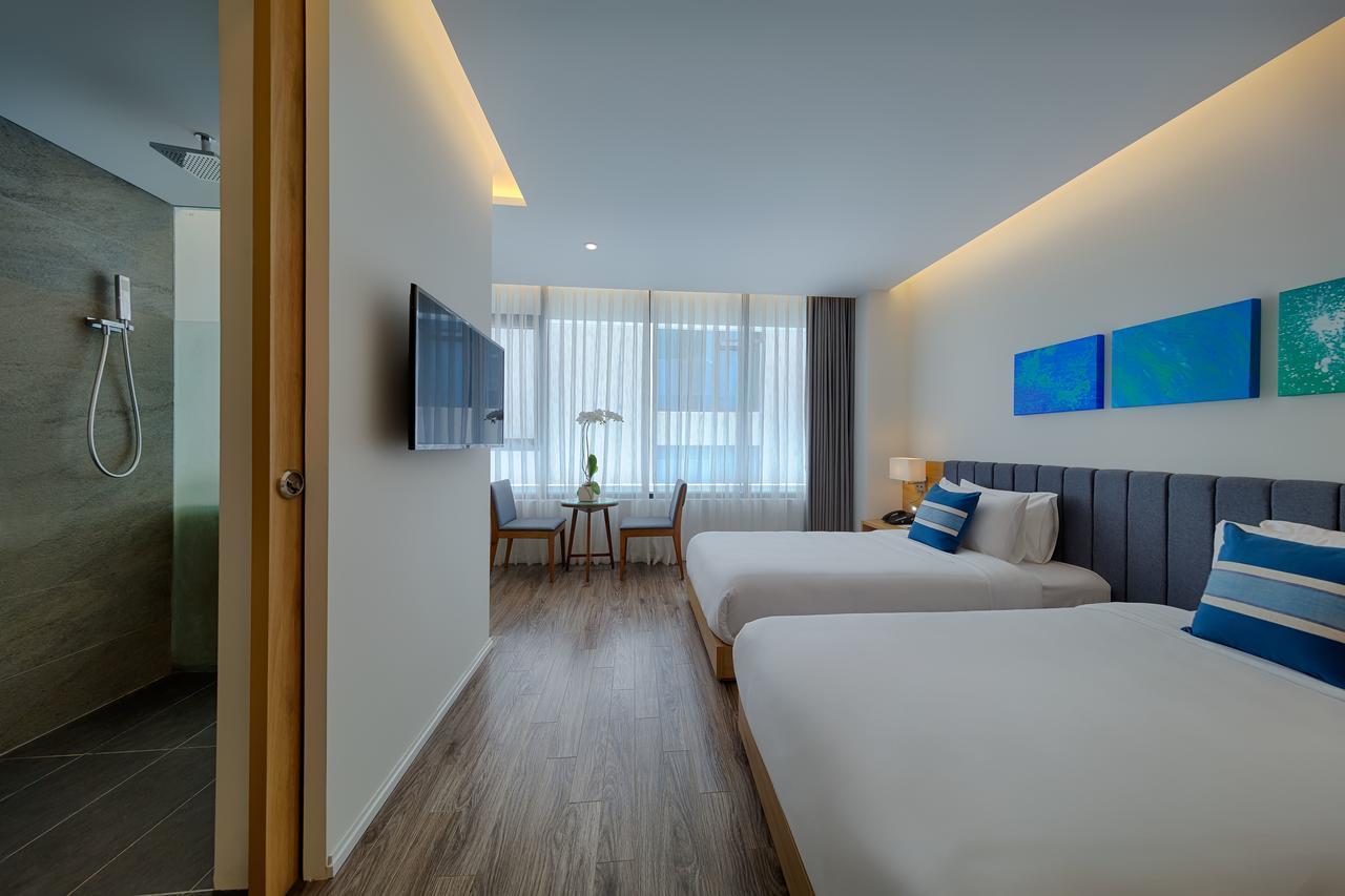Deluxe Double Room With Partial Sea View