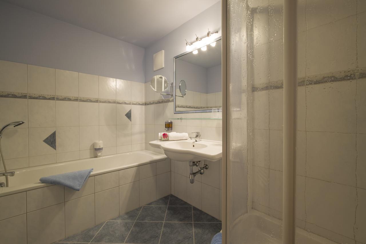 Deluxe Doppel-/Zweibettzimmer mit Balkon
