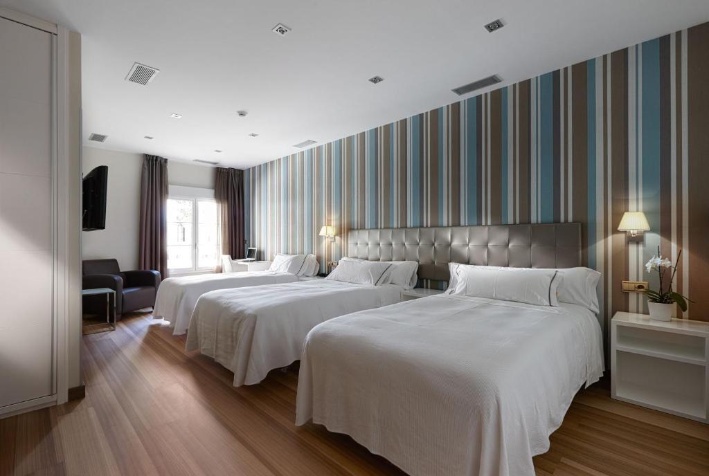 Standard Triple Room,52178420:JPEG