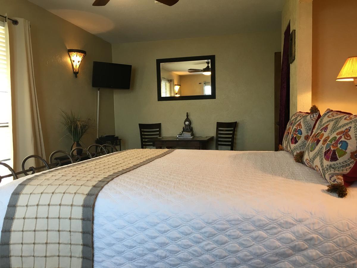 Queen Room with Lake View