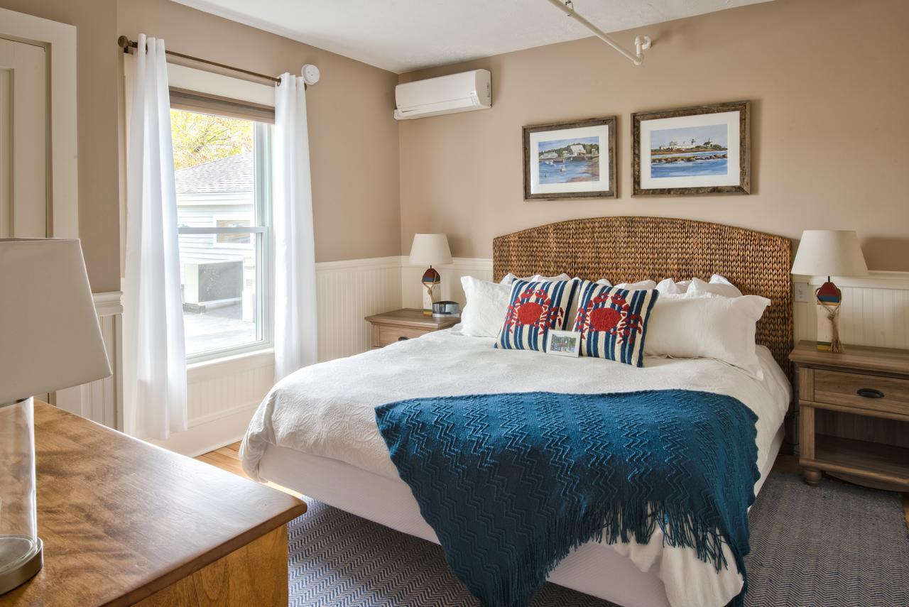 Carriage House King with Sleeper Sofa
