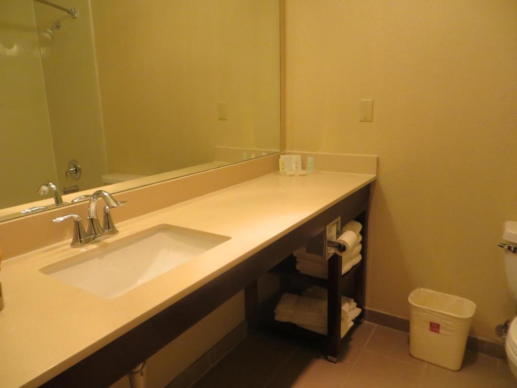 Queen Suite Two Queen Beds 2nd Floor,53934367:JPEG