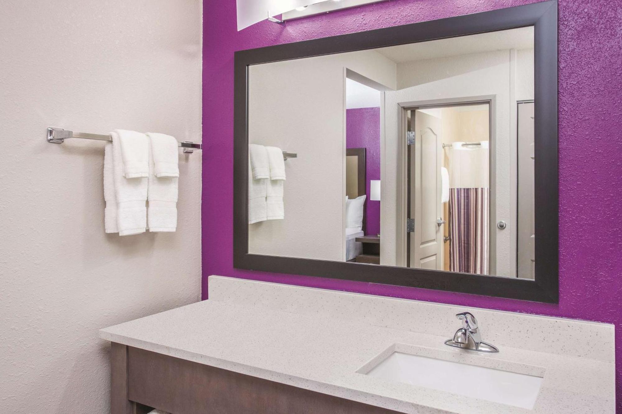 King Suite with Kitchenette - Non-Smoking