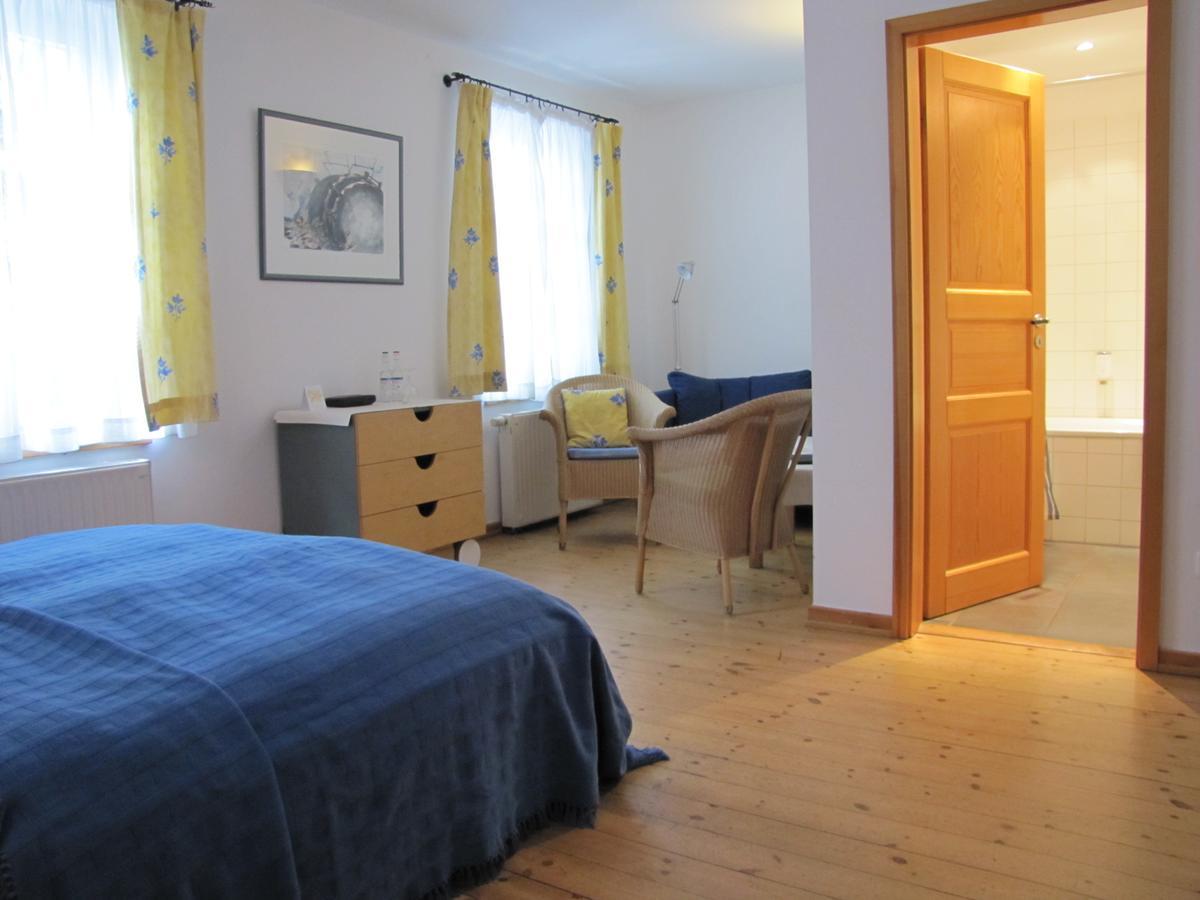 Apartment mit Balkon