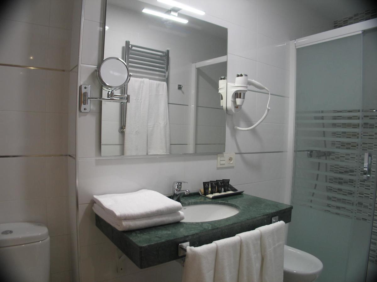Habitación Triple con vistas al jardín