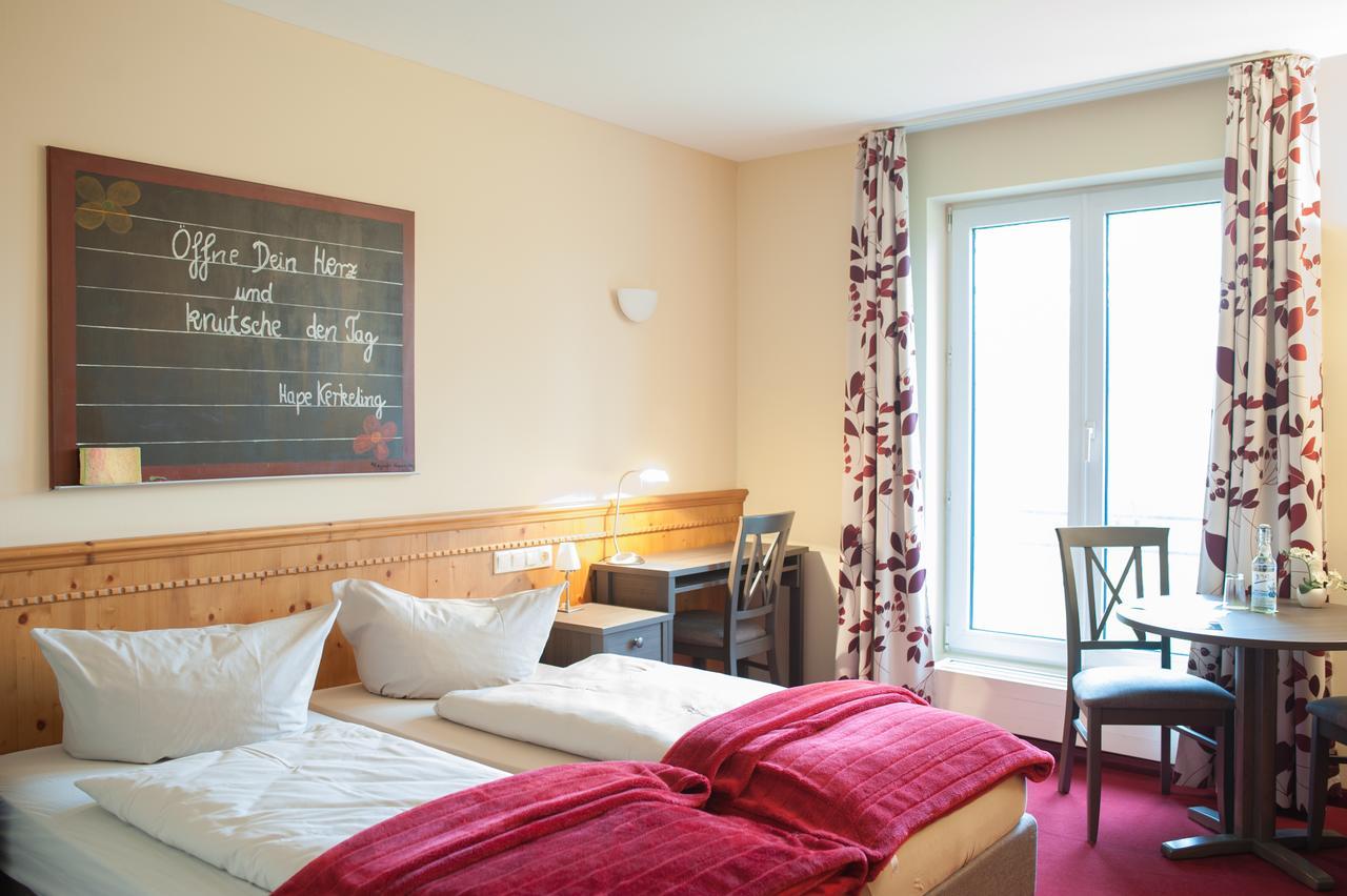 Doppel-/Zweibettzimmer mit Bad