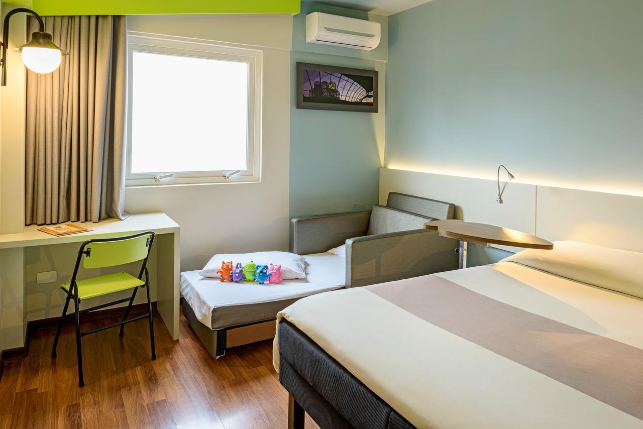 Quarto Standard com 1 Cama Dupla e Sofá-cama