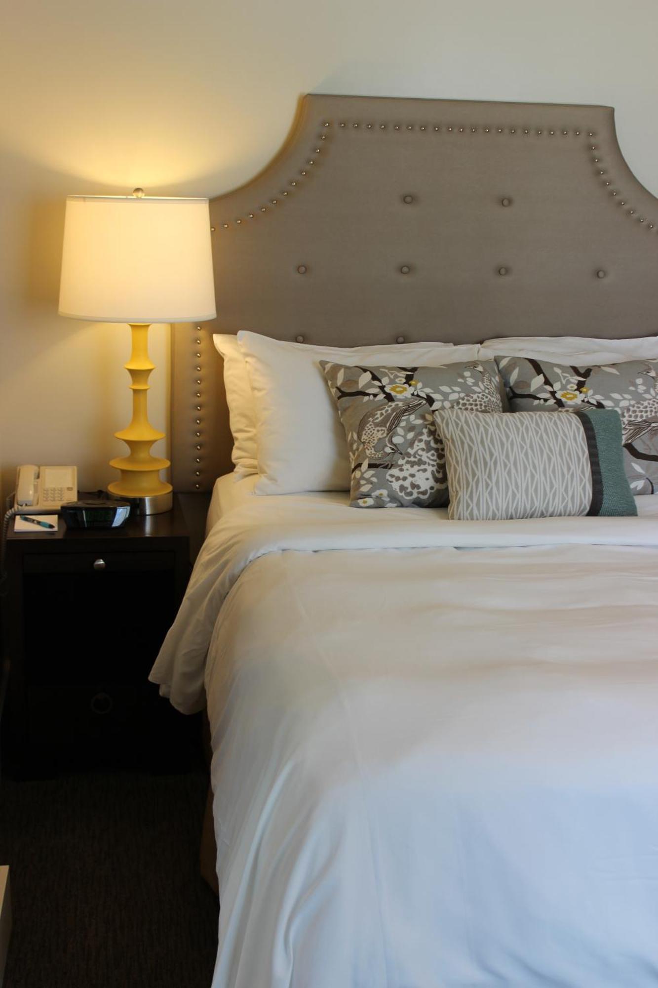 Economy Queen Room,654455196:JPEG