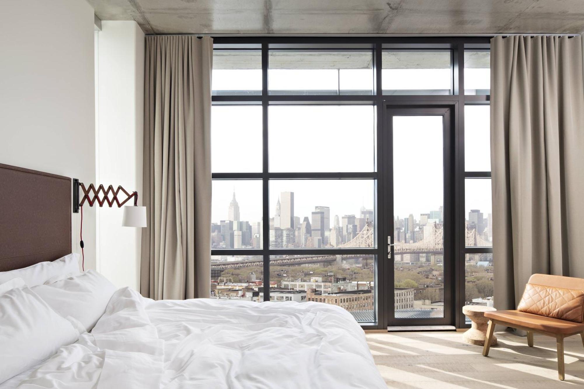 Chambre Lit King-Size - Vue sur Manhattan depuis Balcon