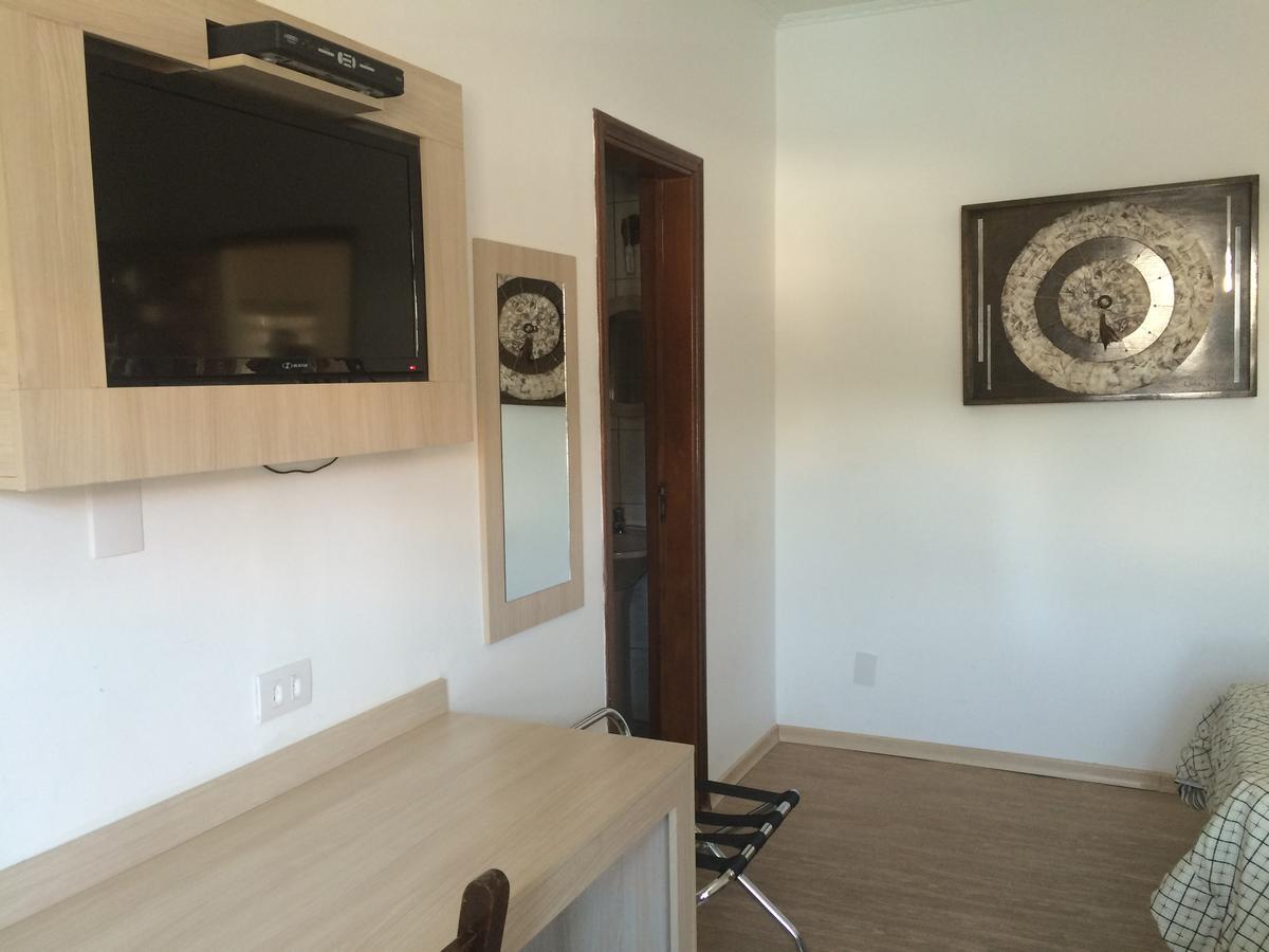 Quarto com 2 Camas de Solteiro