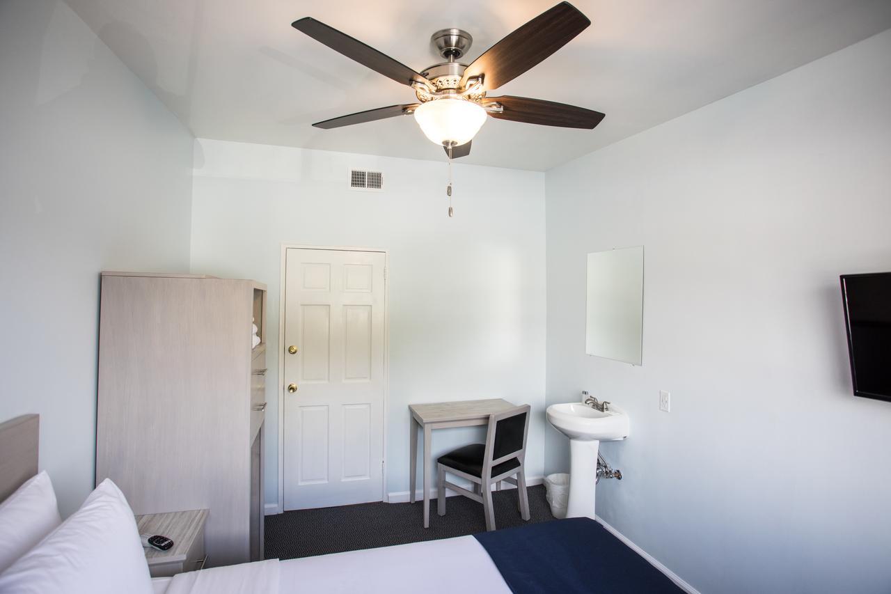 Quarto Queen com Casa de Banho Partilhada