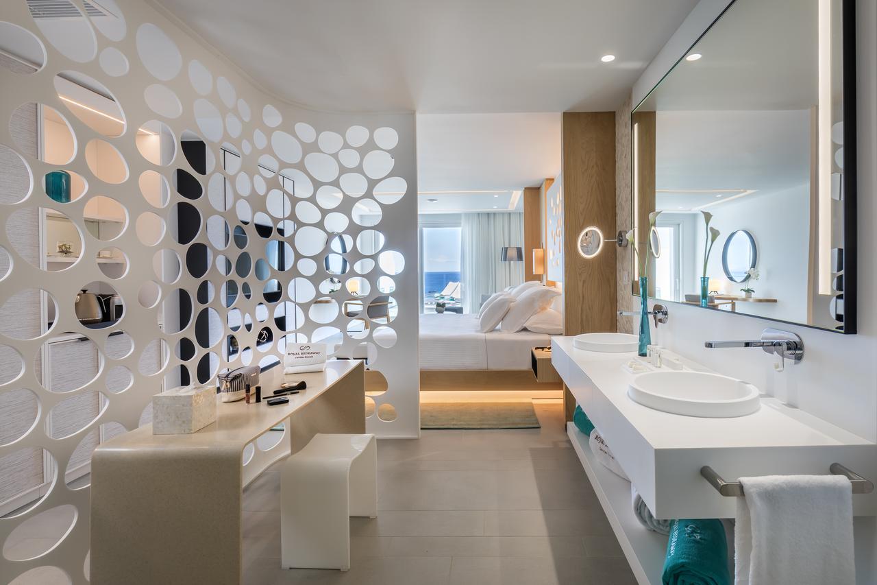 Suite Junior con vistas al mar y bañera de hidromasaje