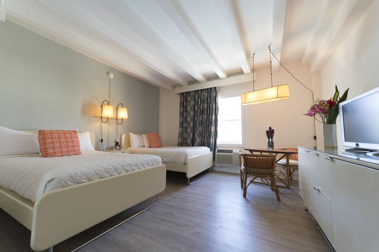 Quarto com 2 Camas de Casal