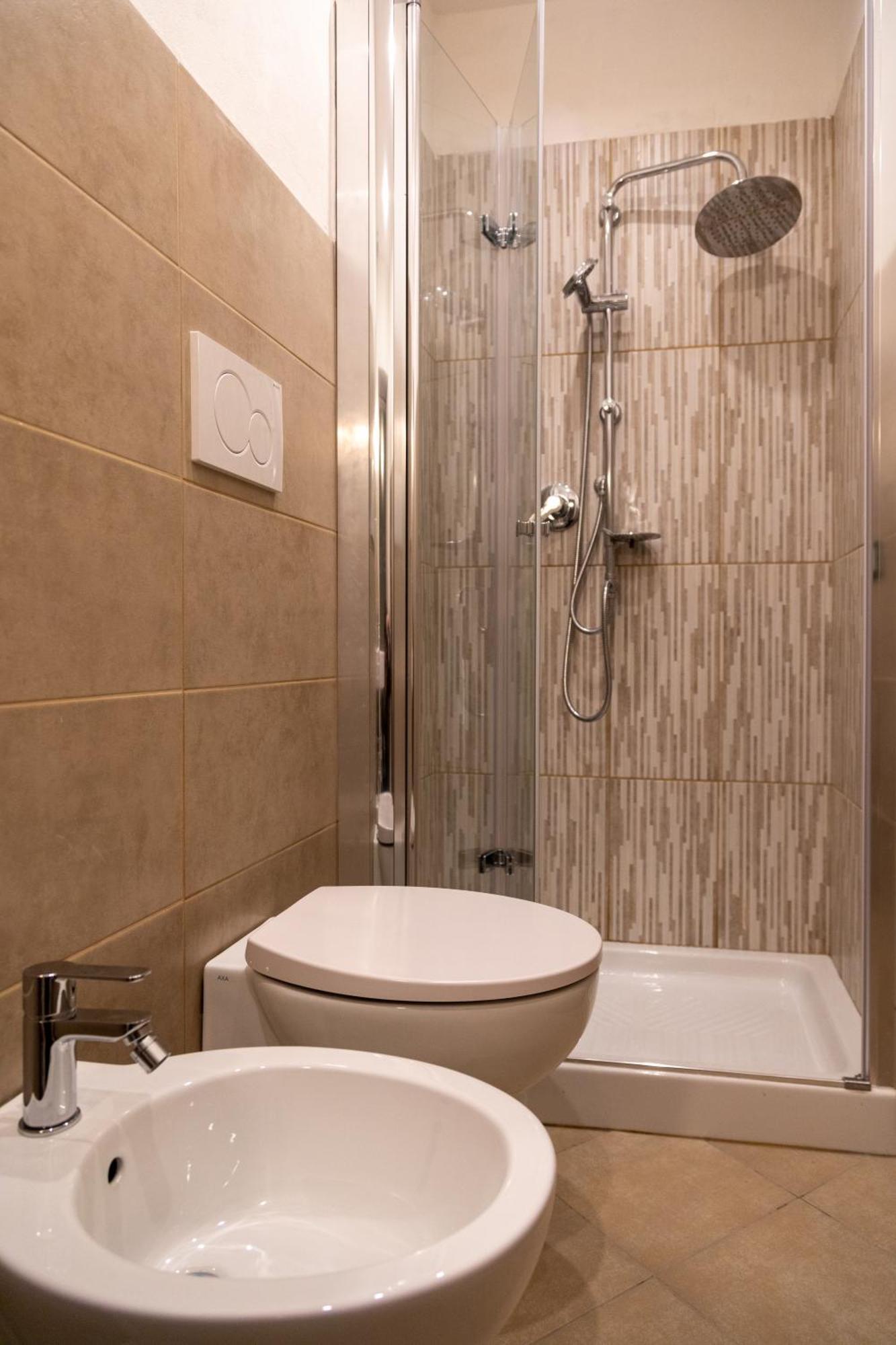 Camera Matrimoniale/Doppia con Letti Singoli con Bagno Privato Esterno