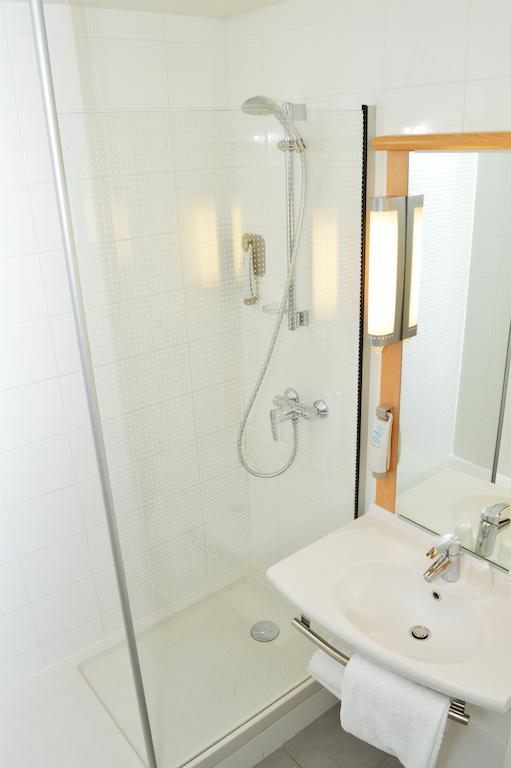 Standard Room with 2 Single Beds,330015409:JPEG