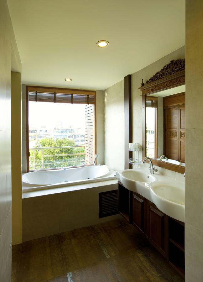 Suite Room Main Building,572123379:JPEG