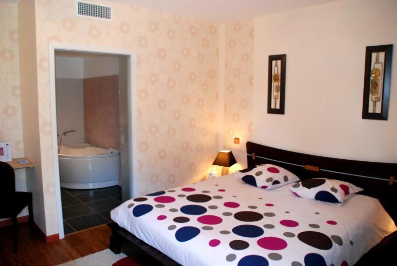 Queen Room with Spa Bath,22310043:JPEG