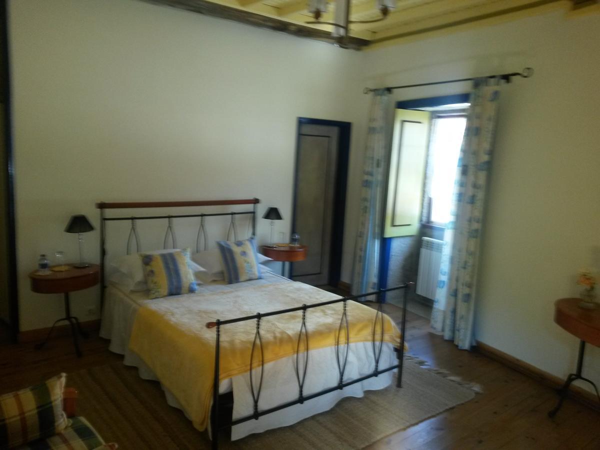 Quarto Deluxe (2 Adultos + 1 Criança)