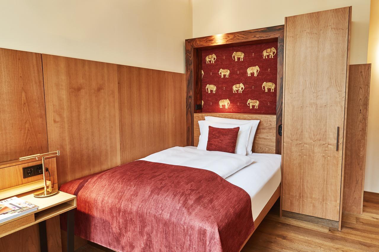 Kleines Doppelzimmer mit Blick auf den Innenhof (Orania.21)
