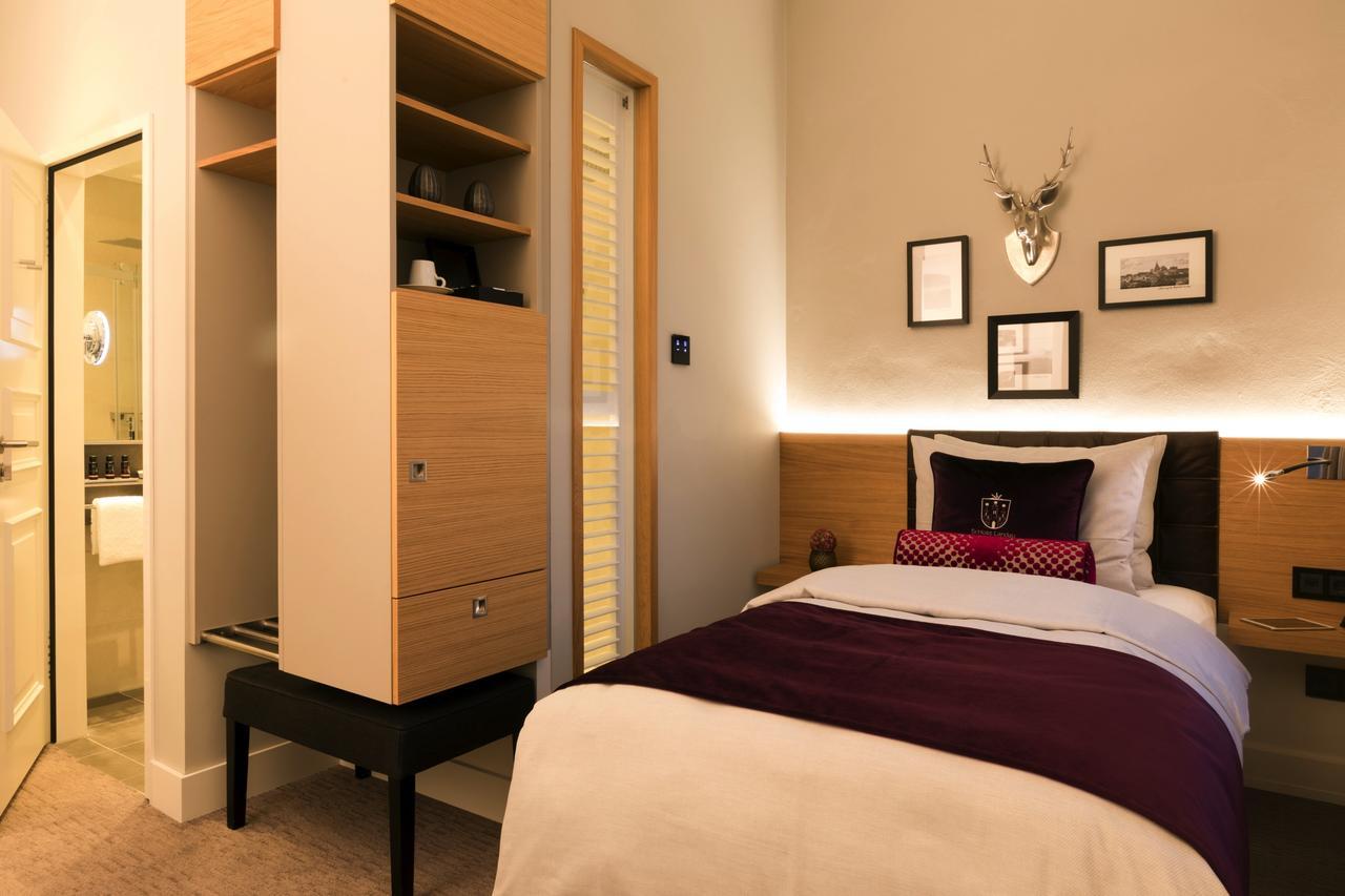 Single Room,587484720:JPEG