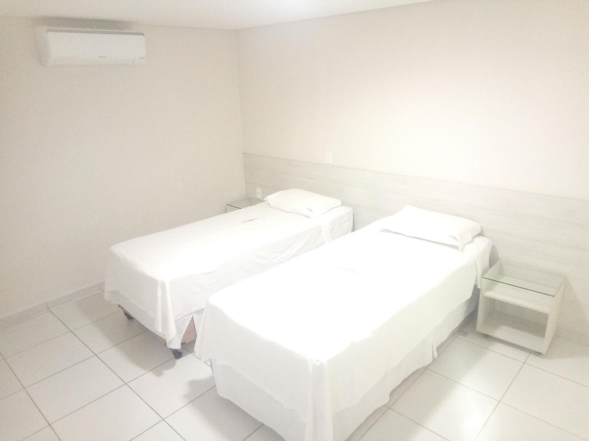 Quarto com 2 Camas de Solteiro