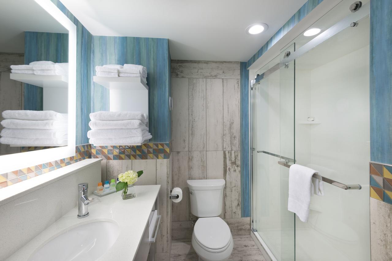 Island King Guest Room