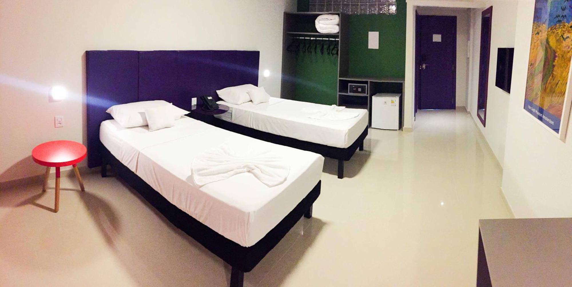 Quarto com 2 Camas de Solteiro