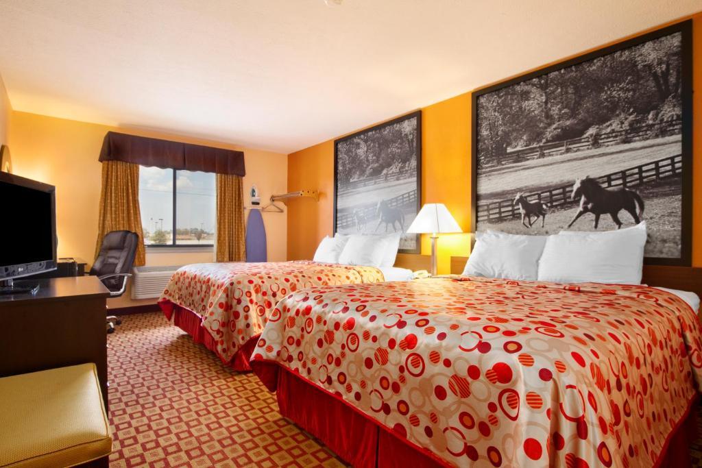 Queen Room with Two Queen Beds - Non-Smoking
