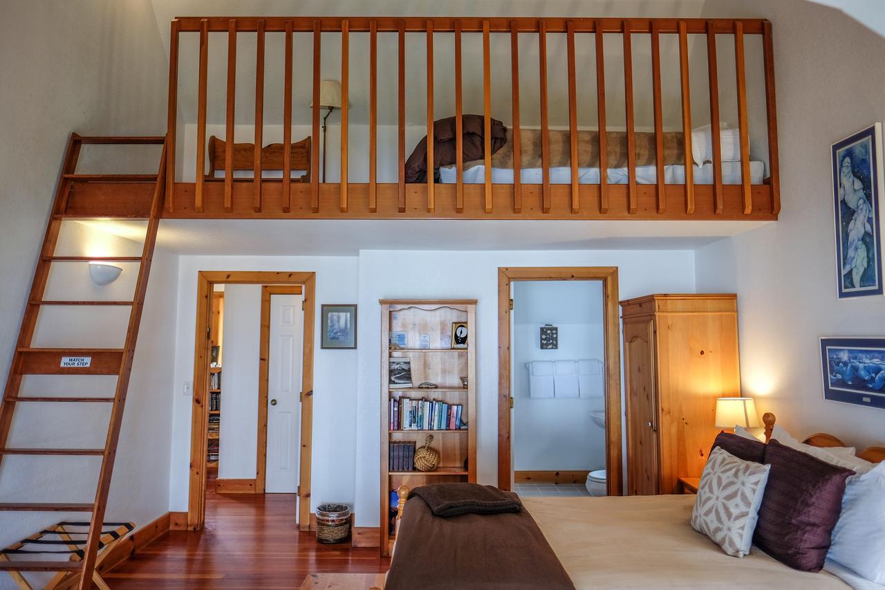 Deluxe Double Room with Balcony and Sea View