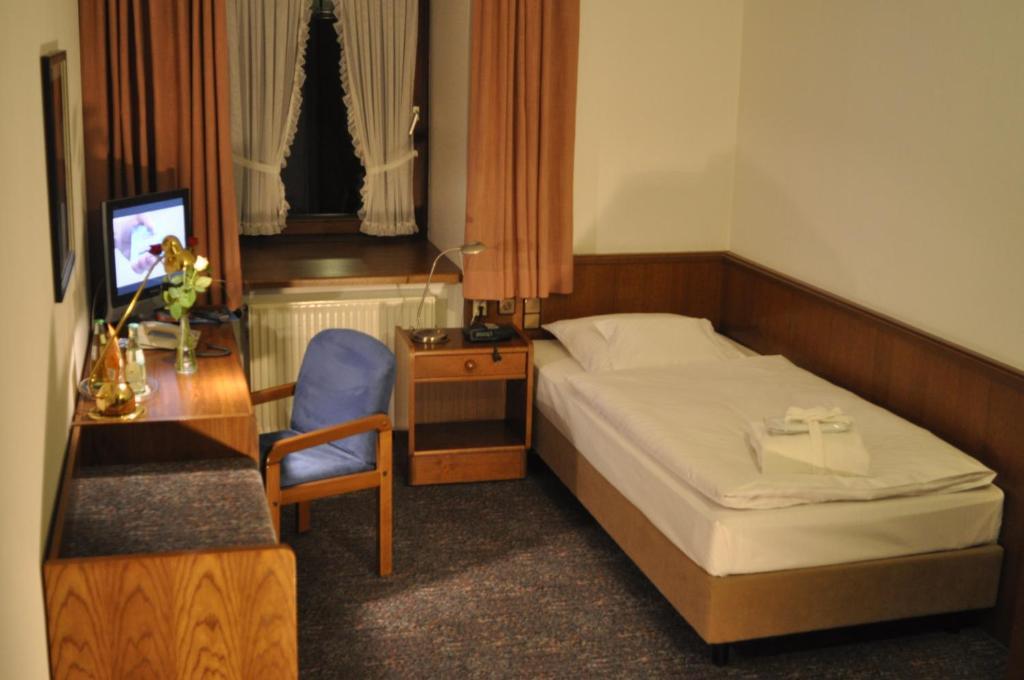 Single Room,547559574:JPEG