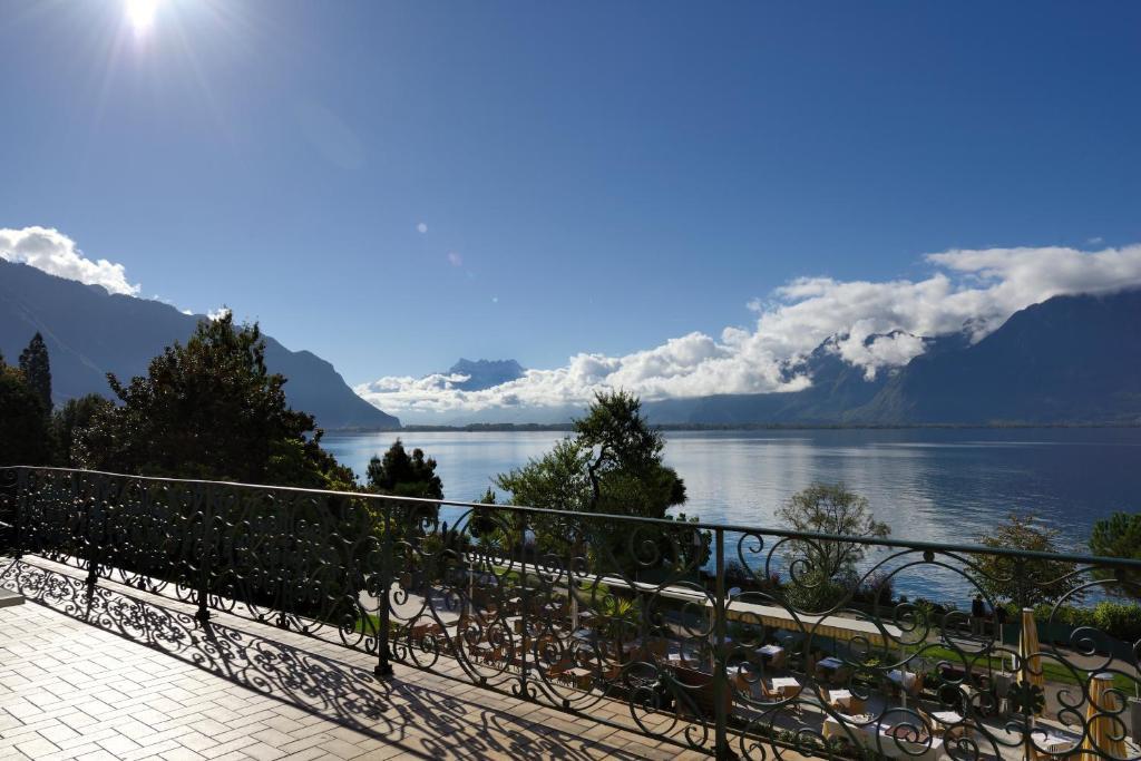 Deluxe Double or Twin Room with Balcony and Lake View