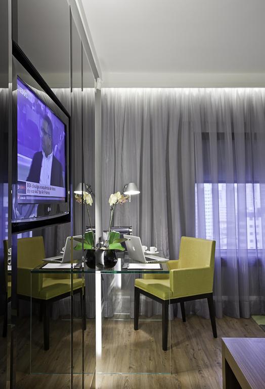 Quarto Executivo com 1 Cama de Casal