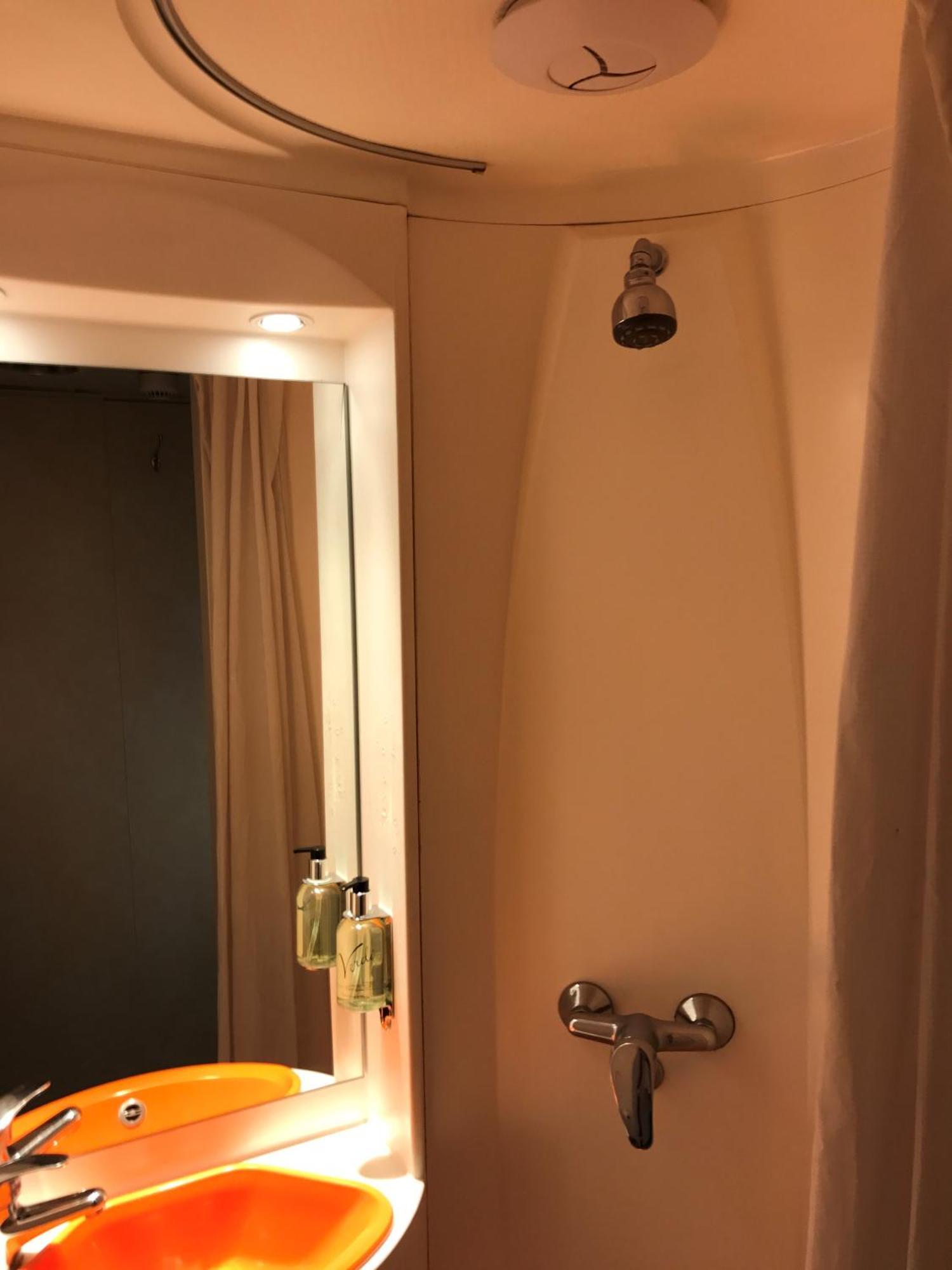 Quarto Duplo Económico sem Janela