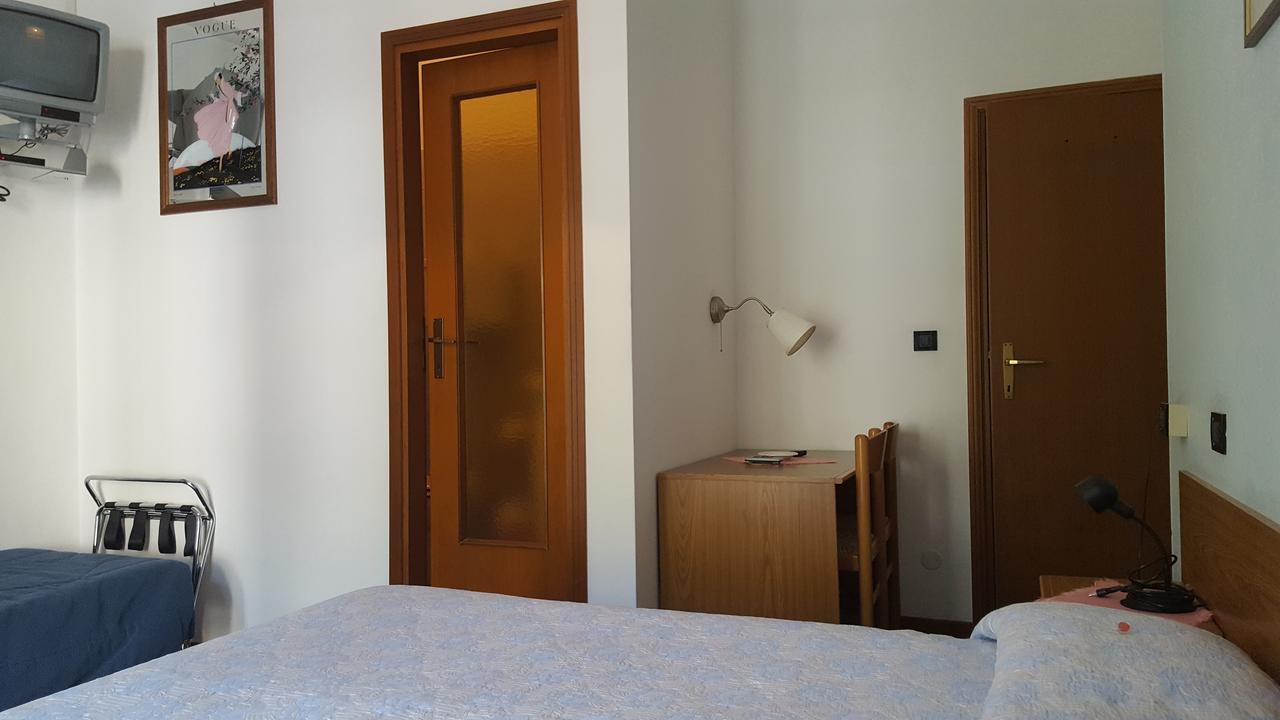 Camera Deluxe (2 Adulti + 1 Bambino)