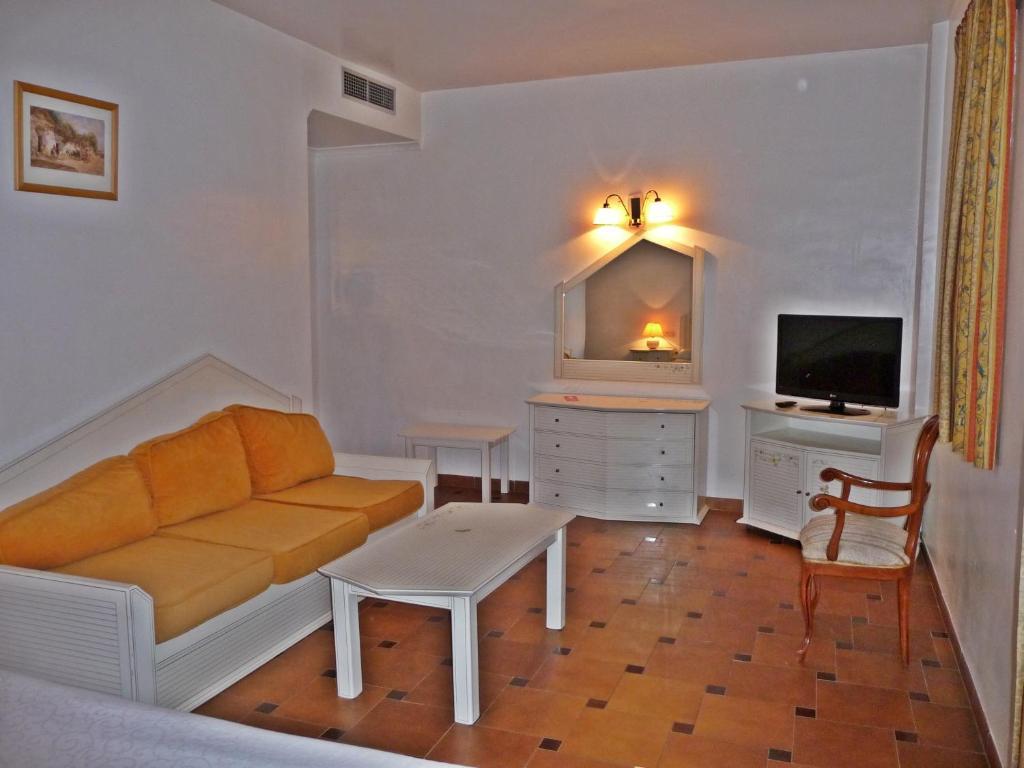 Habitación Doble (2 adultos + 1 niño)