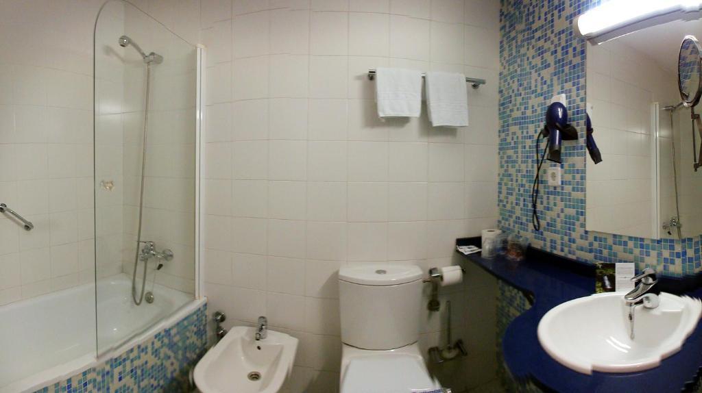 Single Room,118697818:JPEG