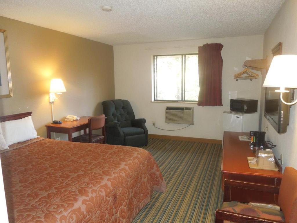 King Room - Non-Smoking