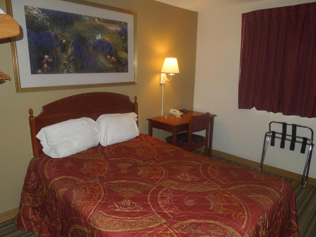 Queen Room - Mobility Access/Smoking