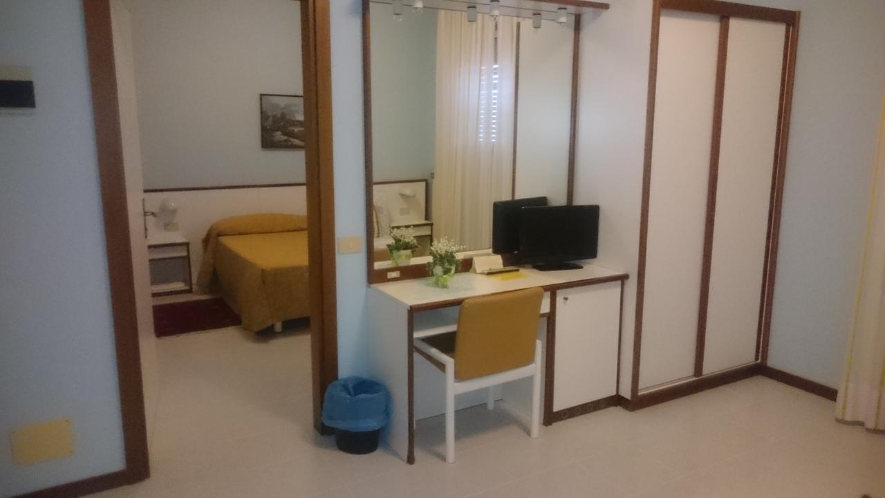Suite,629482578:JPEG