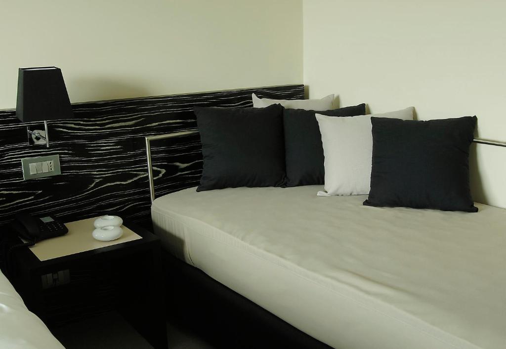 Camera Tripla Classic