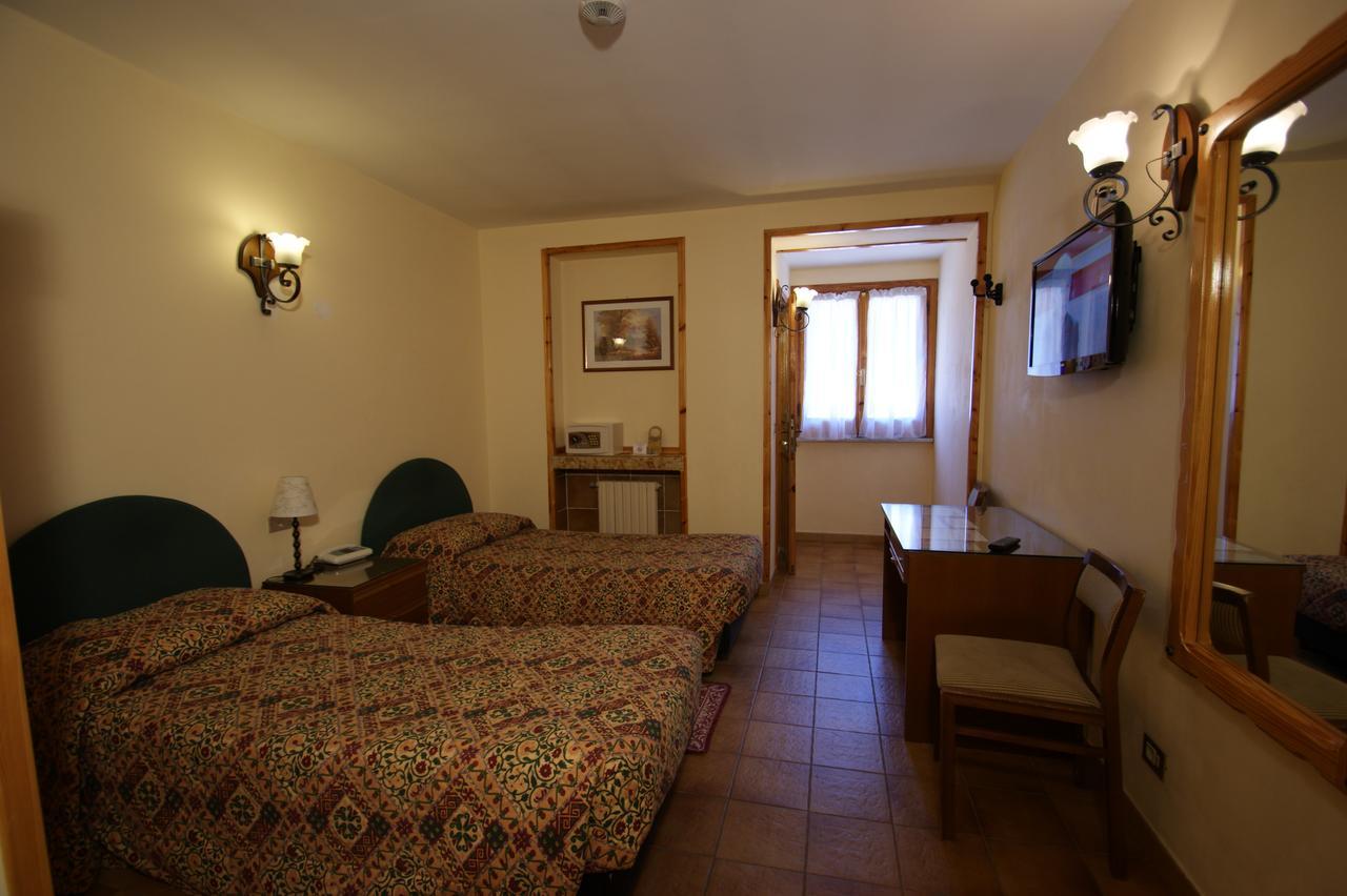 Camera Doppia con Letti Singoli