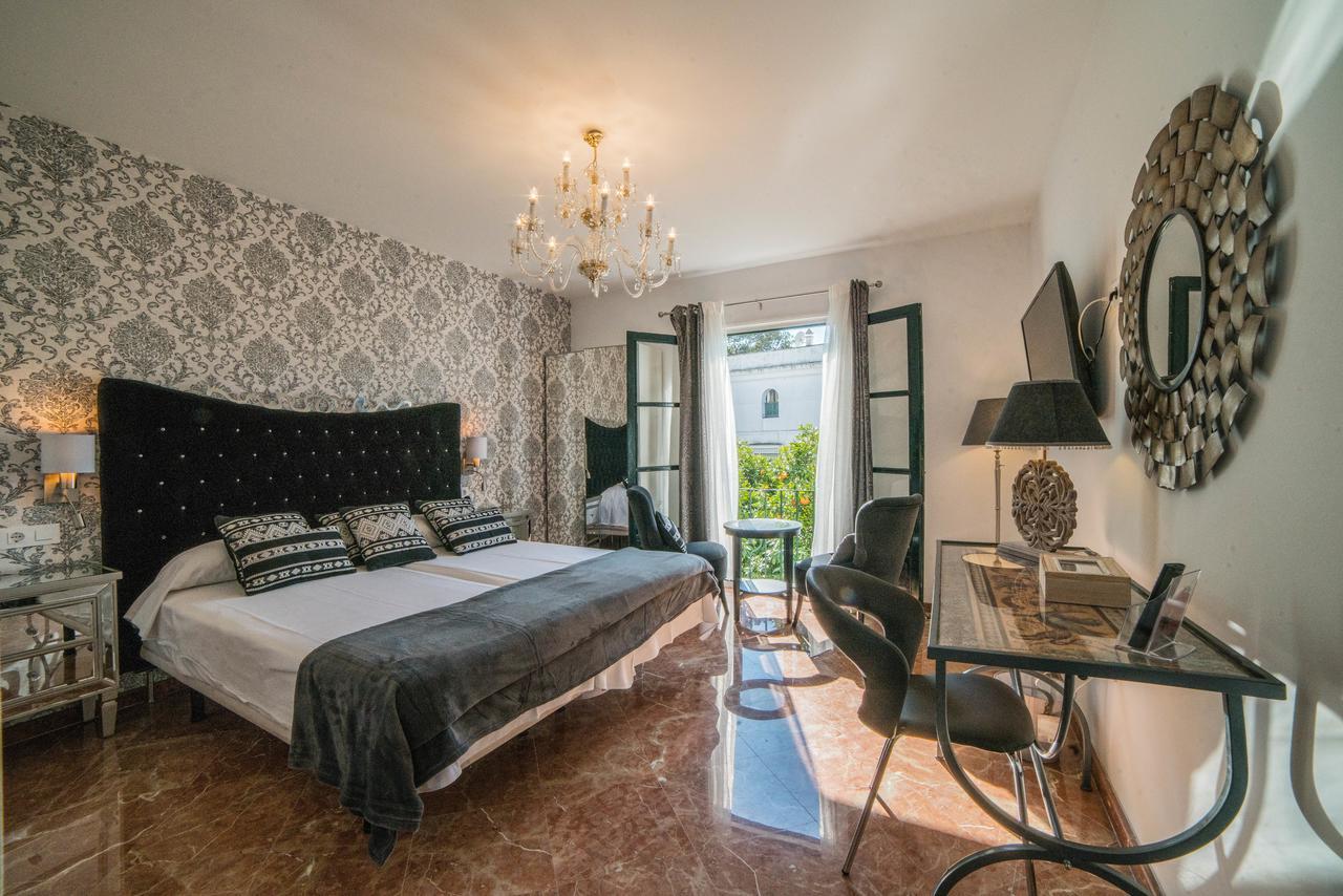 Zimmer mit Queensize-Bett und Gartenblick