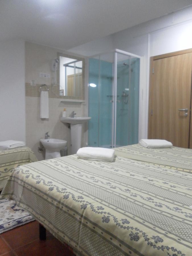 Triple Room Shower,1583066100:JPEG