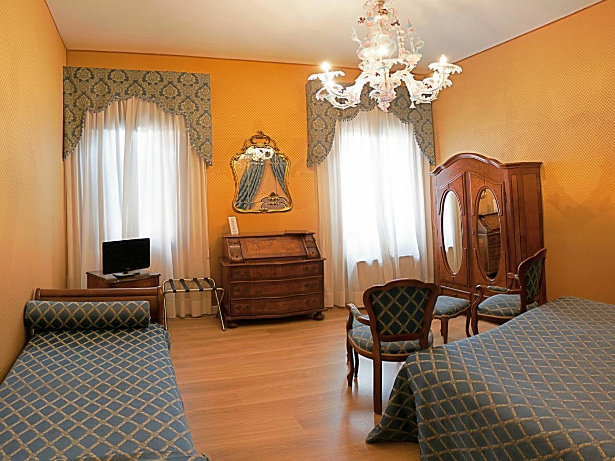 Junior Suite con Vista Canale