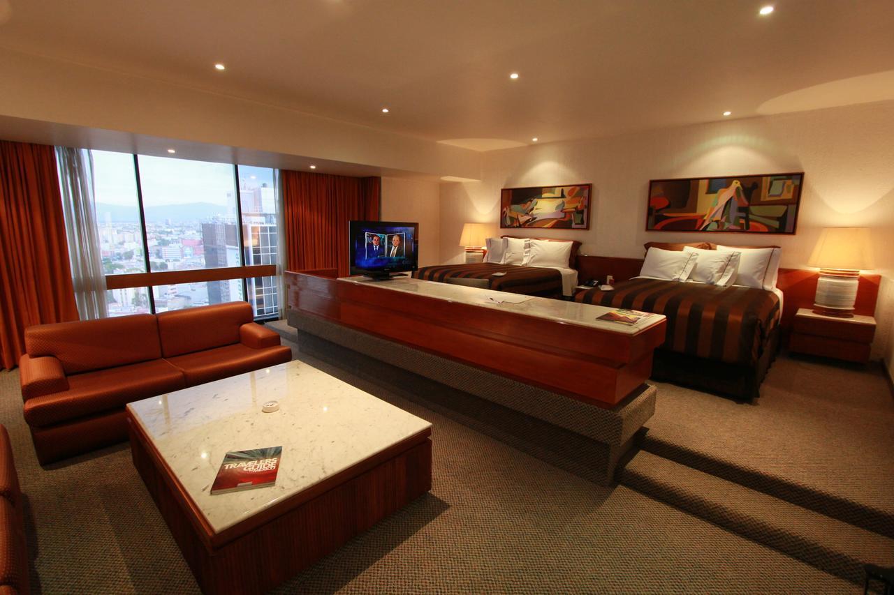 Deluxe Suite mit Whirlpool-Badewanne