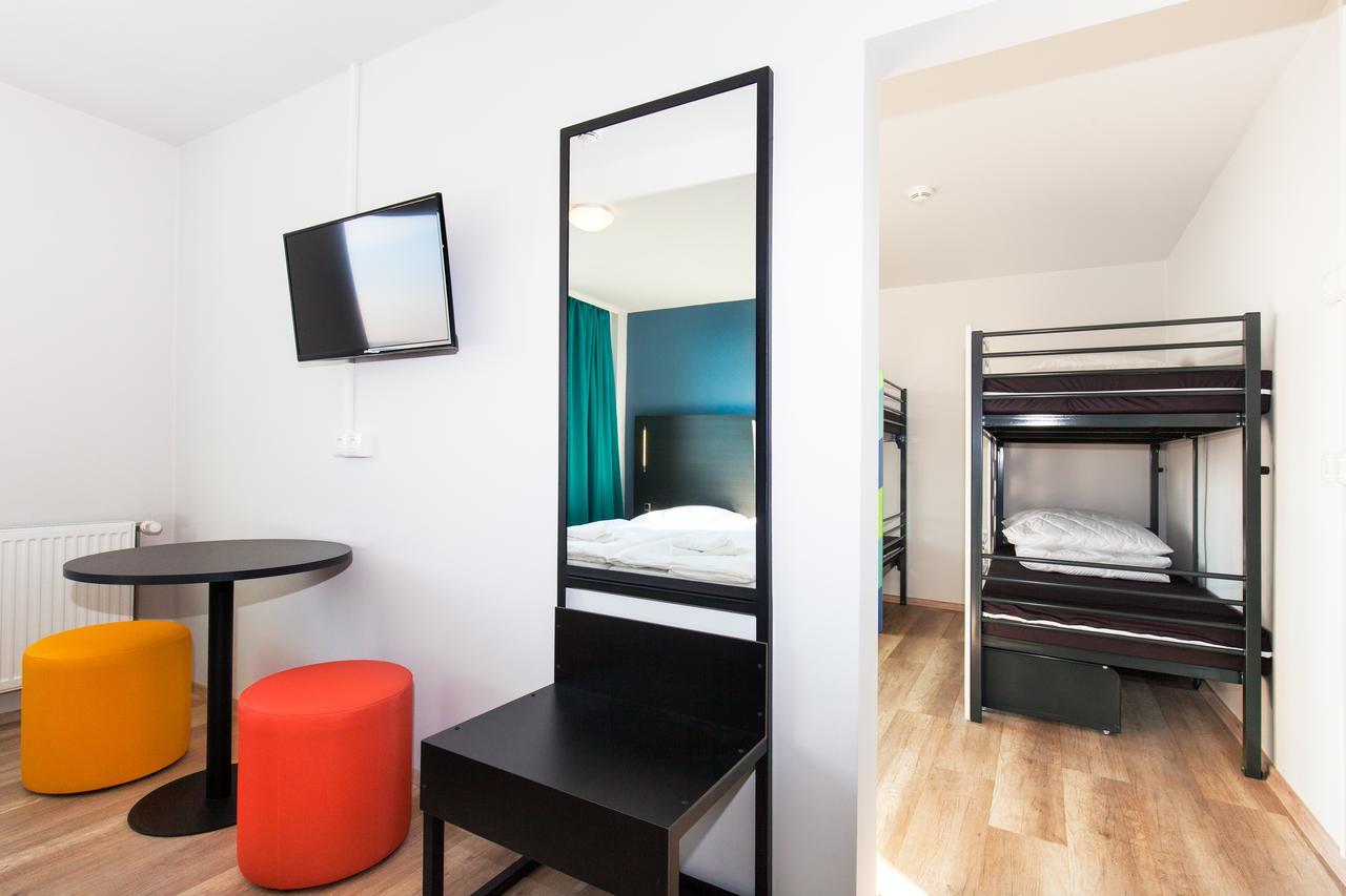 Six-Bed Room,664805058:JPEG