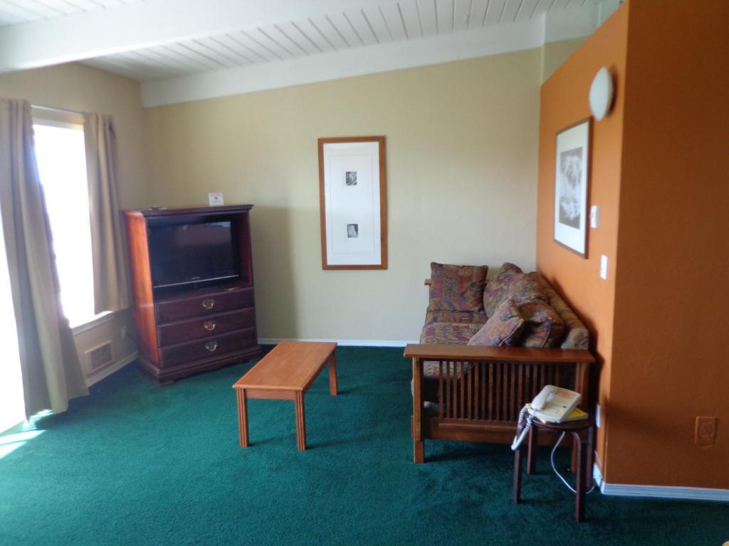 One-Bedroom Suite with Two Queen Beds