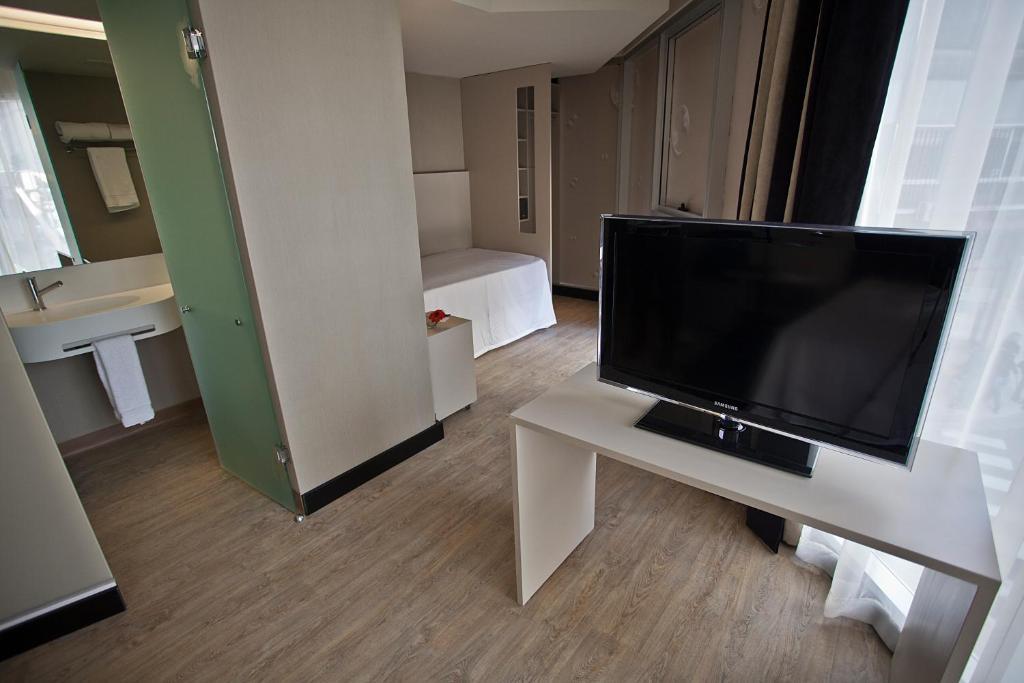 Triple Room,63964747:JPEG