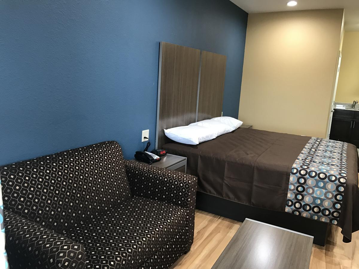 Deluxe King Room - Non-Smoking